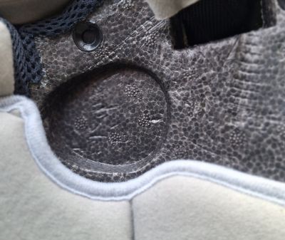 место под динамик гарнитуры шлема.JPG