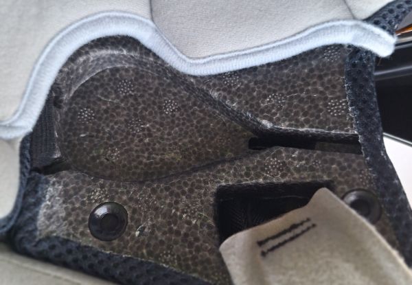 место под гарнитуру мотошлема.JPG