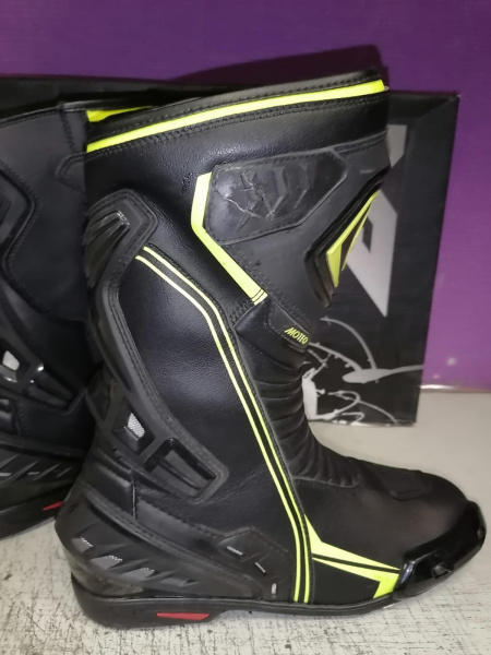 Мотоботы спортивные MOTEQ Terra, унисекс, черный/желтый, 46 треснула накладка