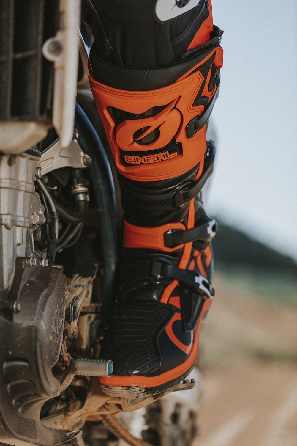 Из чего состоит ботинок ONEAL RMX Pro?
