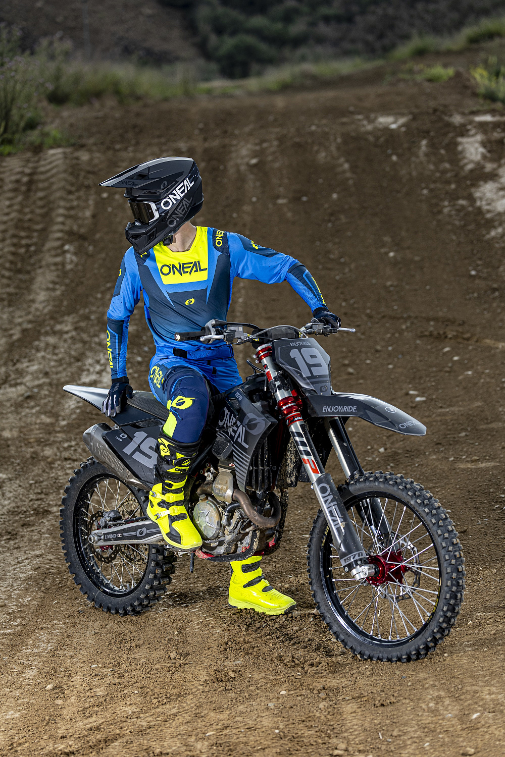 Из чего состоит ботинок ONEAL RMX Pro?