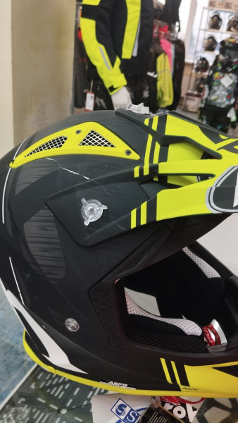 Шлем кроссовый Airoh AVIATOR ACE, чёрный жёлтый матовый, размер L,царапины