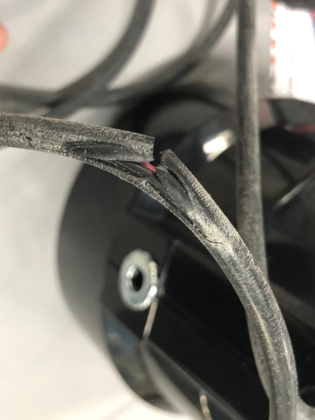 Фара дополнительный свет,круглая. треснула оплётка провода